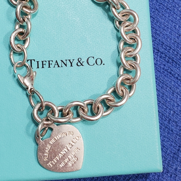 Return to Tiffany&Co Heart toggle bracelet - Picture 2 of 13